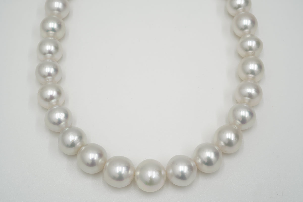 うぐいす◆1点物✧希少✧白蝶真珠ネックレス✧蓮カービング 白蝶 ネックレス 13.1x10.2mm(Phoenix) – eikopearl